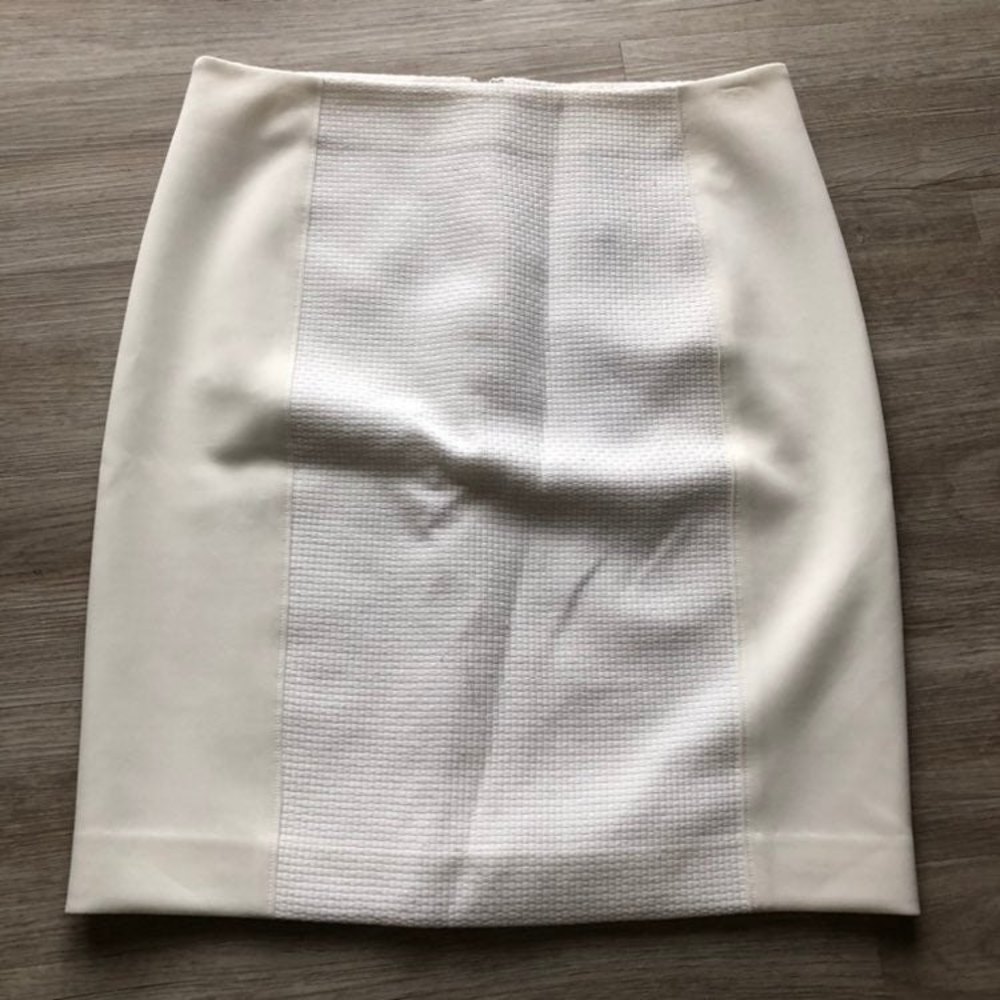 Tahari | White Skirt